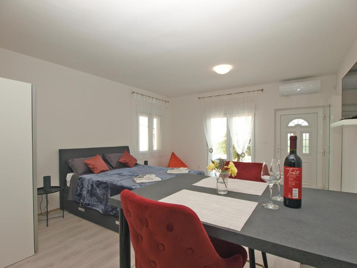 Apartment Florinda 2091 Pula Exterior photo