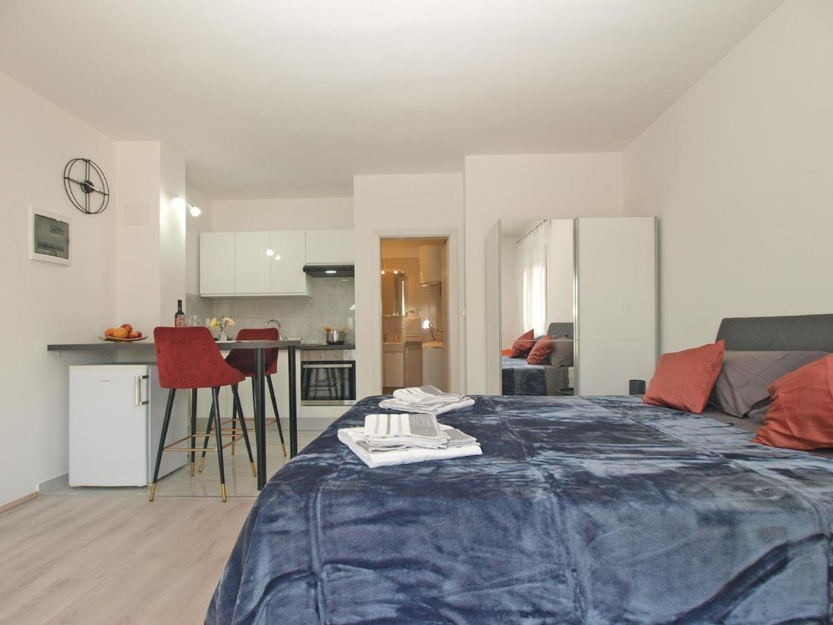 Apartment Florinda 2091 Pula Exterior photo